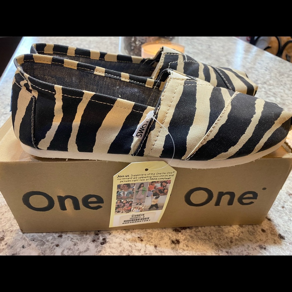 NWT Tom’s Zebra Shoes